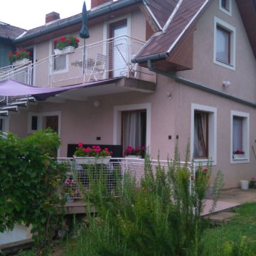 Bertalan Apartmanház Vonyarcvashegy - Szallas.hu