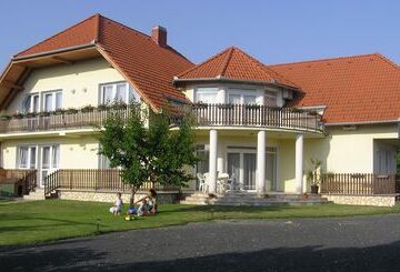 Szalóky Apartmanház Gyenesdiás - Szallas.hu